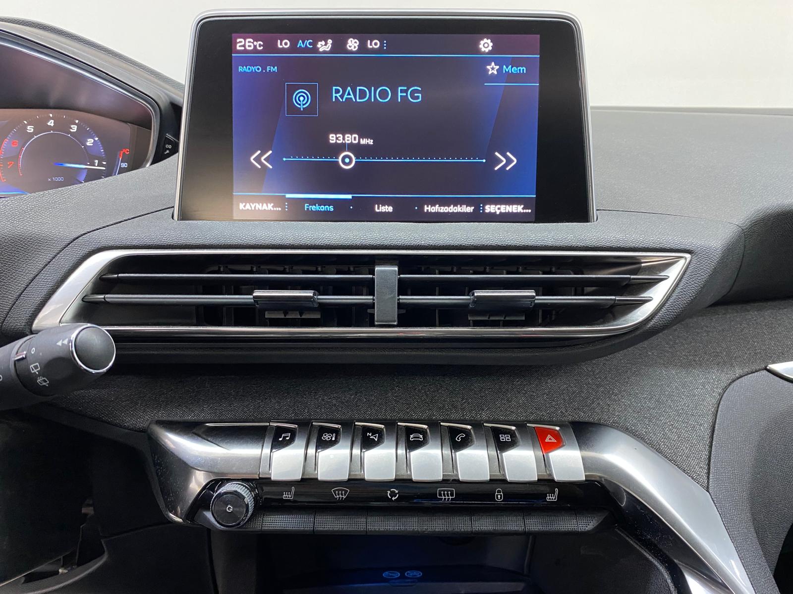 PEUGEOT 3008 11